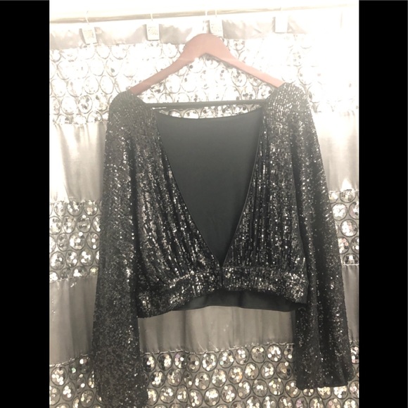 Beautiful sequin crop top with open back - Picture 2 of 2
